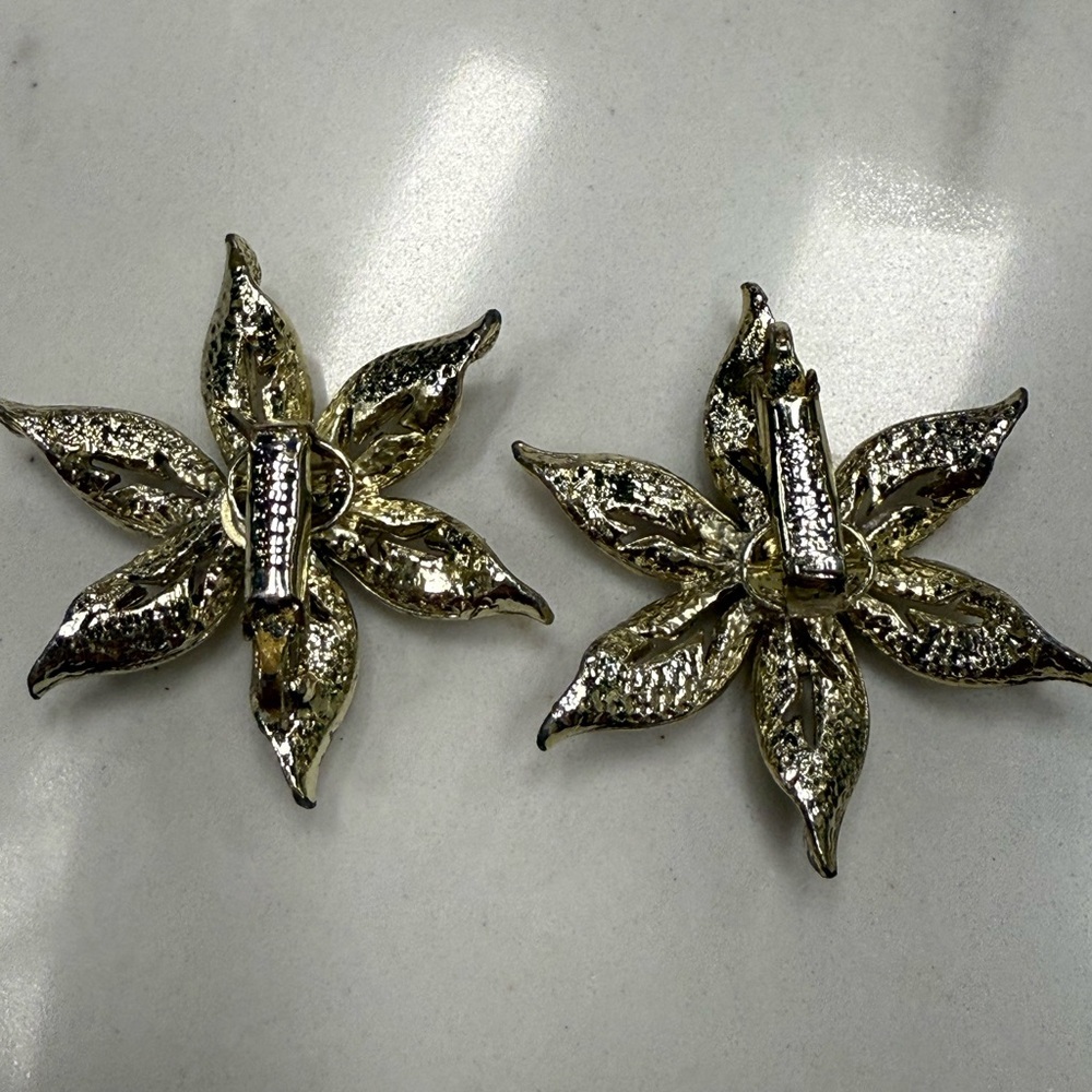 Sarah Coventry‎ Gold and Pink Floral Brooches - Picture 2 of 3